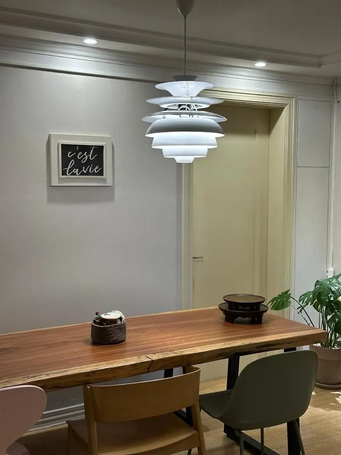 Homestay Comfy Queen Sized Bed With Free Breakfast Incheon
