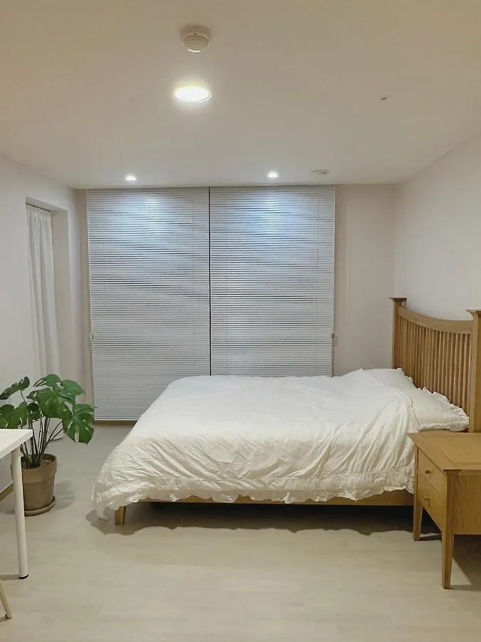 Homestay Comfy Queen Sized Bed With Free Breakfast Incheon